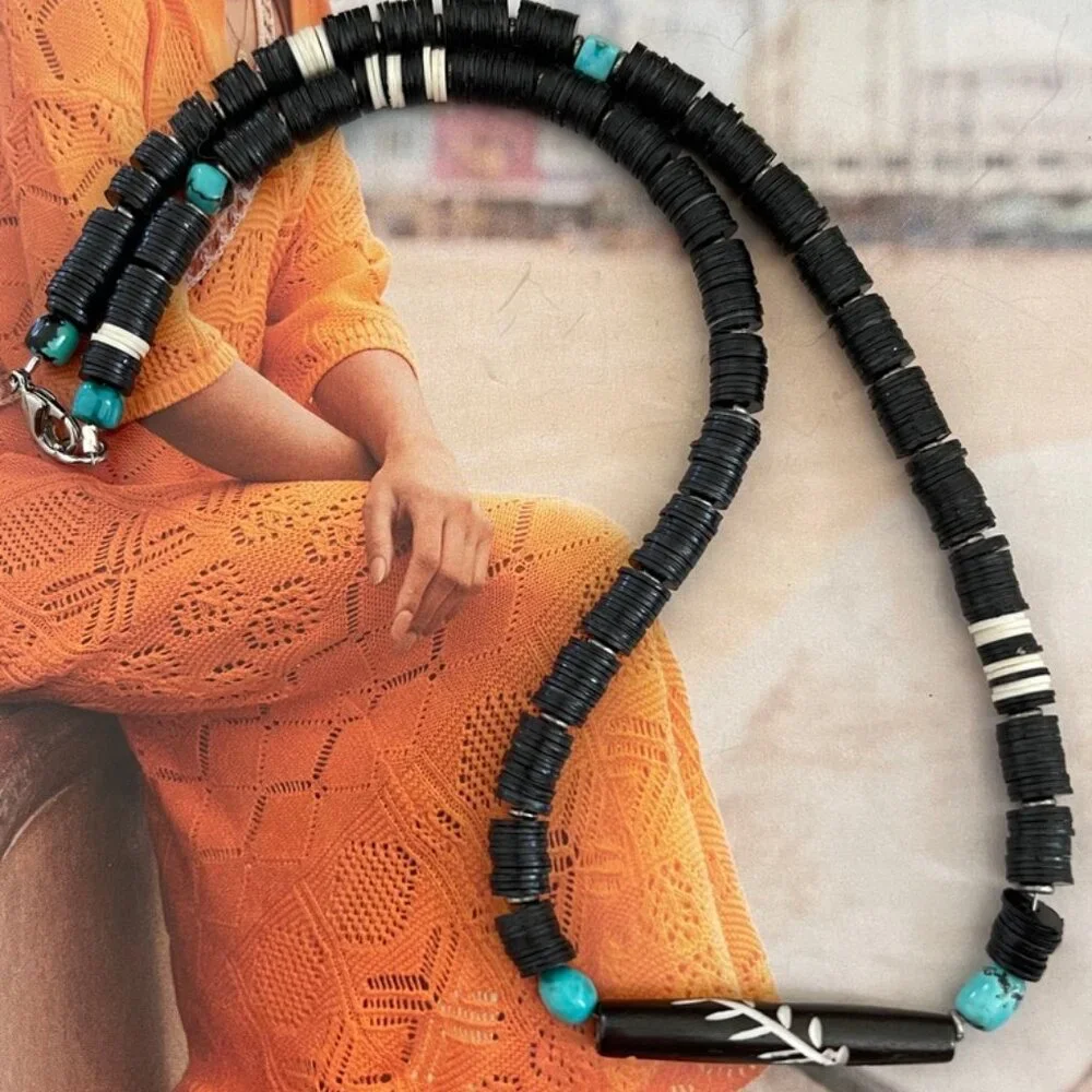 NIZHONI TRADERS Vinyl Phono Record Beads: Black, White, Blue Necklace is NWOT!